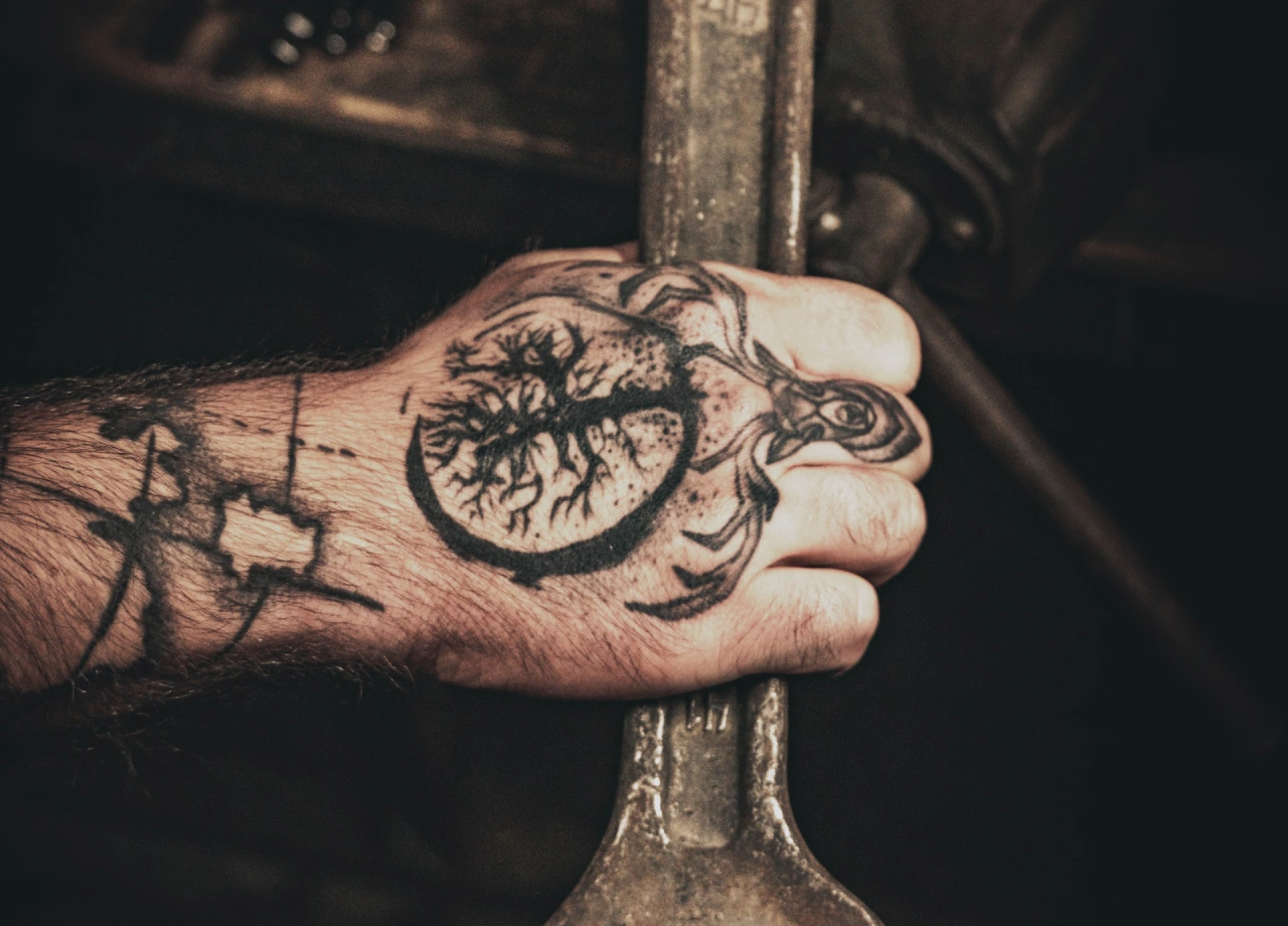Tree of life tattoo meaning: Ideas, placement, pros and cons - Vertdell